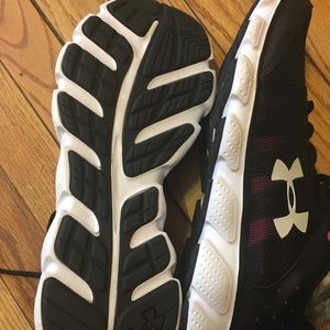 Size 12 Under Armour Tennis Shoes